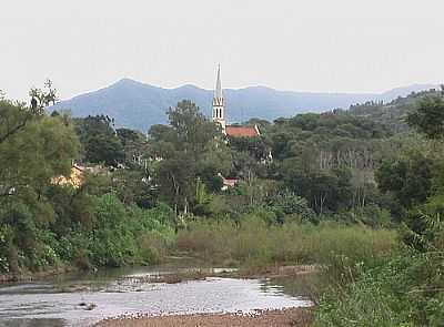 VISTA DA IGREJA EVANGLICA-FOTO:HERMOMTES - SINIMBU - RS