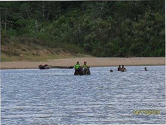 TRAVESSIA DO RIO PARDO EM MASCOTE-FOTO:WANDERSON O.SILVA - MASCOTE - BA