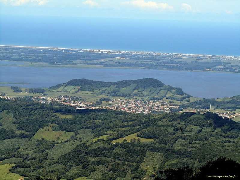 TRS CACHOEIRAS-RS-A CIDADE E REGIO VISTA  PARTIR DO MORRO DO CAPITO-FOTO:LUCAS HAINZENREDER LONGHI - TRS CACHOEIRAS - RS