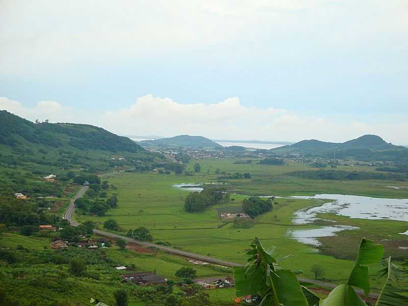 TRS CACHOEIRAS-RS-LAGOA ITAPEVA, PRAINHA E VISTA DA REGIO-FOTO:TRESCACHOEIRAS.RS. - TRS CACHOEIRAS - RS