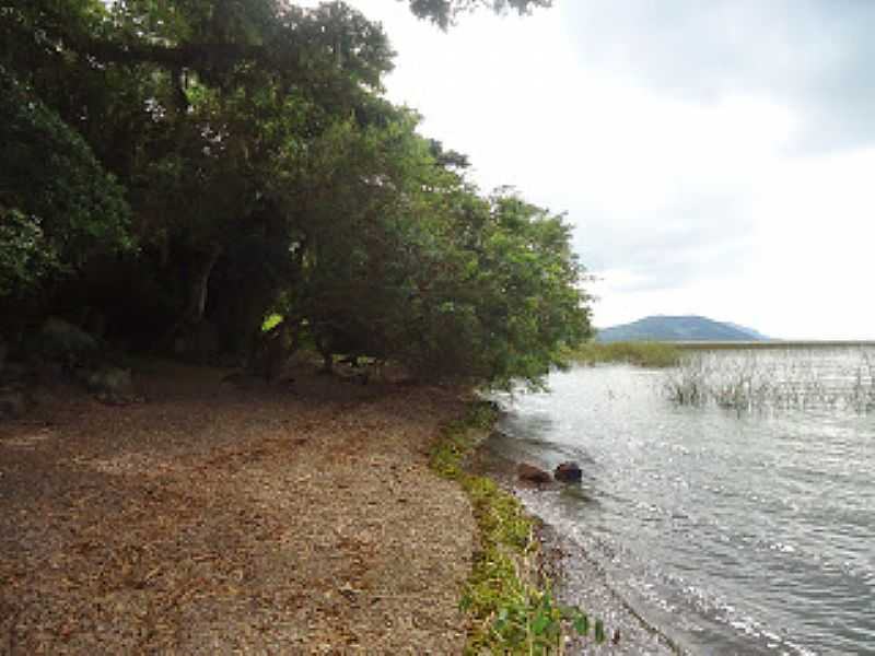 TRS CACHOEIRAS-RS-ORLA DA PRAINHA NA LAGOA ITAPEVA-FOTO:LISIANE ACOSTA RAMOS  - TRS CACHOEIRAS - RS