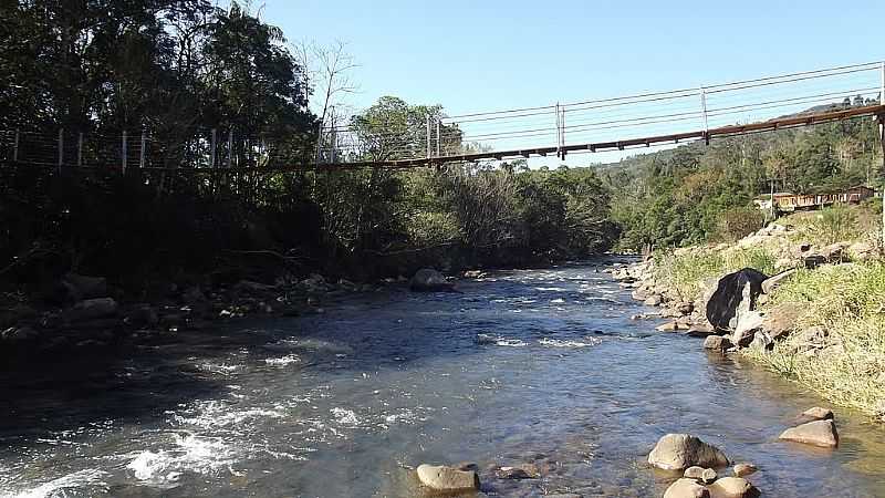 TRS CACHOEIRAS-RS-PONTE PNSIL SOBRE O RIO DA TERRA-FOTO:UBIRAJARA CRUZ - TRS CACHOEIRAS - RS