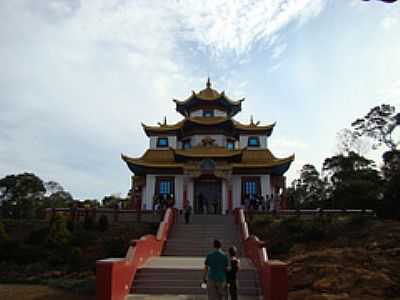 TEMPLO BUDISTA-FOTO:PCRAPAKI-TRAMANDA-R - TRS COROAS - RS