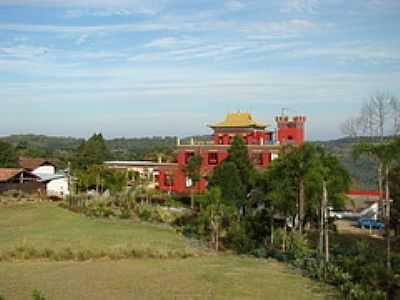 TEMPLO BUDISTA-FOTO:PCRAPAKI-TRAMANDA-R - TRS COROAS - RS