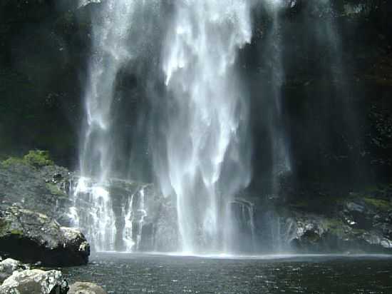 TRS FORQUILHAS-RS-CACHOEIRA DA PEDRA BRANCA-FOTO:C.A.MLLER - TRS FORQUILHAS - RS