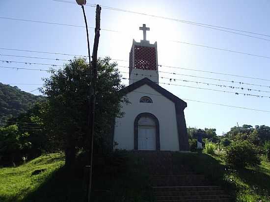 TRS FORQUILHAS-RS-CAPELA DE SO SEBASTIO NO POVOADO GUANANAZES-FOTO:JOS CARMINATTI - TRS FORQUILHAS - RS