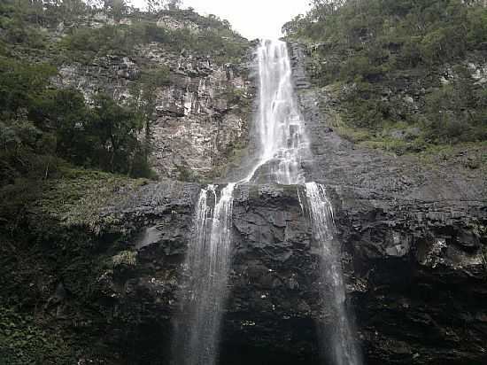 TRS FORQUILHAS-RS-CASCATA PEDRA BRANCA-FOTO:LUCAS SCHERER - TRS FORQUILHAS - RS