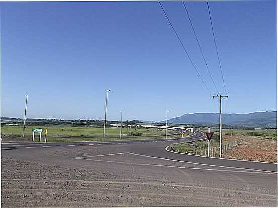 TRS FORQUILHAS-RS-TREVO DE ACESSO NA BR-101-FOTO:JOS CARMINATTI - TRS FORQUILHAS - RS