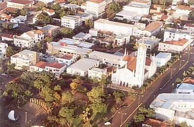 VISTA PRAA E CATEDRAL, POR THYBAIERLE - TRS PASSOS - RS