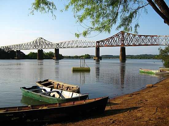 TRIUNFO-RS-RIO TAQUARI E PONTE FRREA-FOTO:ANGELO CHIABOTTO VIA - TRIUNFO - RS