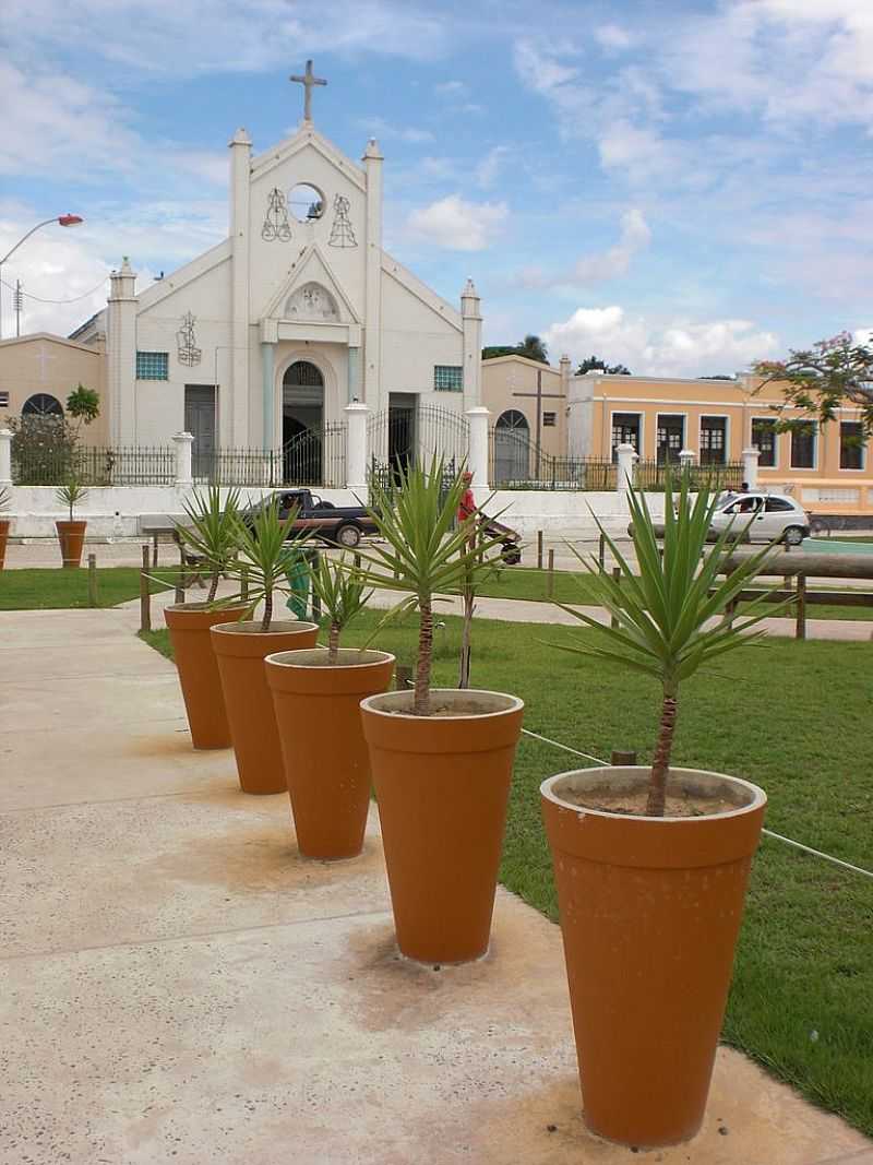 MATA DE SO JOO-BA-PRAA E IGREJA DE SO JOO BATISTA-FOTO:CARLOS H. SILVA DE SOUZA - MATA DE SO JOO - BA