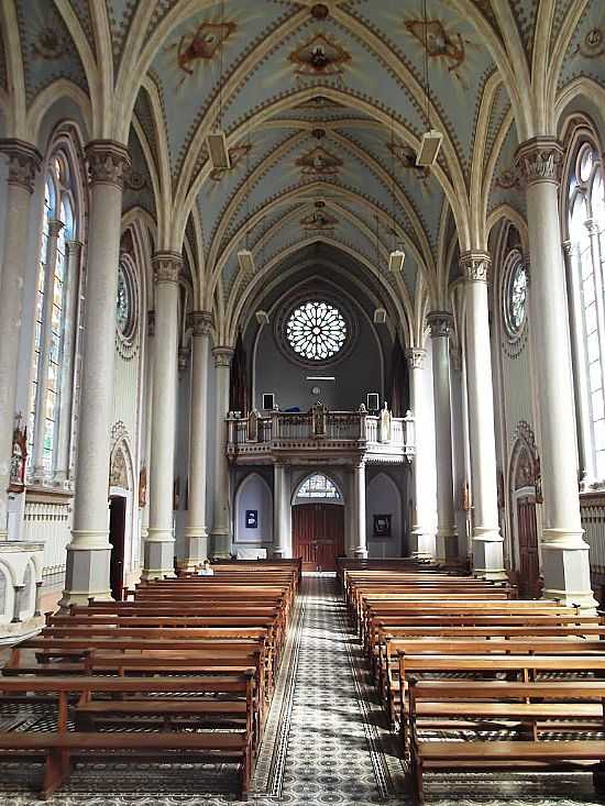 INTERIOR DA CATEDRAL N.SRA.DE OLIVEIRA EM VACARIA-RS-FOTO:SIDNEI RECCO - VACARIA - RS