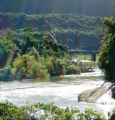 PONTE SOBRE O RIO CA-FOTO:JAKZA  - VALE DO RIO CAI - RS