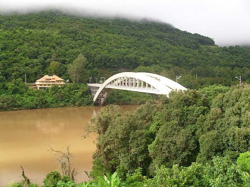 VERANPOLIS-RS-PONTE NO RIO DAS ANTAS NA RODOVIA RS-324-FOTO:JOS CARMINATTI - VERANPOLIS - RS