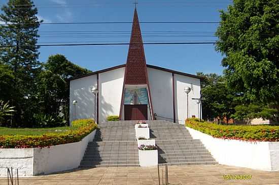 VISTA DA IGREJA MATRIZ DE N.SRA.APARECIDA EM GUAS DE CHAPEC-SC-FOTO:PAULO PILENGHY - GUAS DE CHAPEC - SC