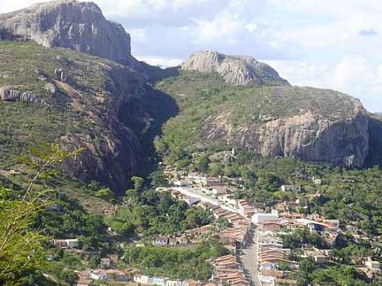 MORRO DA BANDEIRA E A CIDADE DE MILAGRES-FOTO:RONY CERQUEIRA - MILAGRES - BA