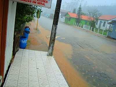 DIA DE CHUVA EM AIUR-FOTO:JONATHA INCIO  - AIUR - SC