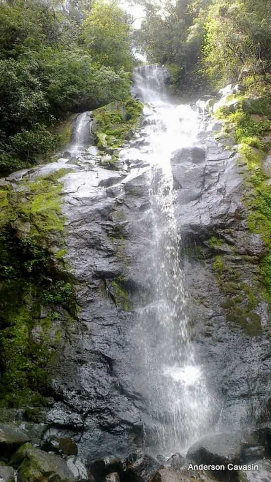 CACHOEIRA DAS ABELHAS NO CNION DO LADO, POR ANDERSON CAVASIN - ANCHIETA - SC