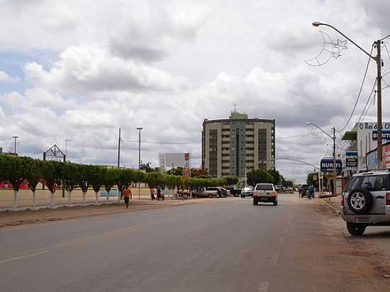 CENTRO DE LUS EDUARDO MAGALHES-BA-FOTO:CERRADO - LUS EDUARDO MAGALHES - BA