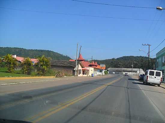 RODOVIA BR-470 EM APINA-SC-FOTO:ELIAS COELHO - APINA - SC