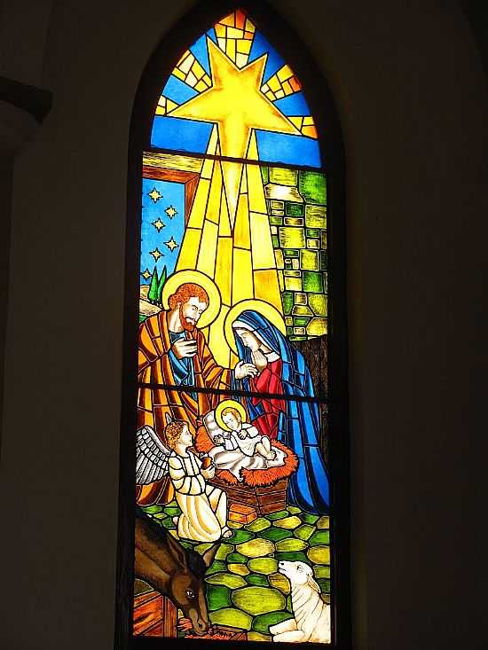 VITRAL DA MATRIZ DE SANTANA EM APINA-SC-FOTO:SIDNEI RECCO - APINA - SC