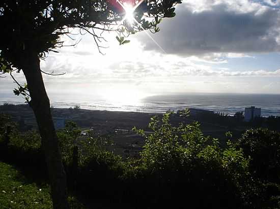 AMANHECER NO MORRO DOS CONVENTOS EM ARARANGU-SC-FOTO:WAFERRE - ARARANGU - SC