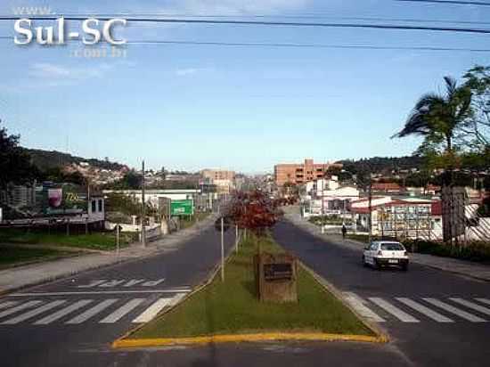 AV.GETULIO VARGAS EM ARARANGU-SC-FOTO:BRENNER W. C. - ARARANGU - SC