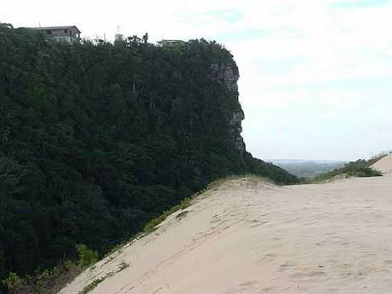 DUNAS NO MORRO DOS CONVENTOS EM ARARANGU-SC-FOTO:MARLON R. SILVA - ARARANGU - SC