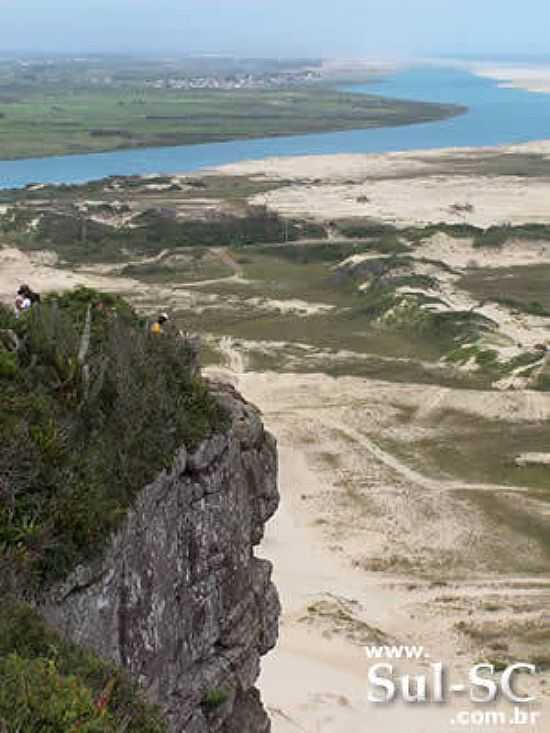 VISTA DO MORRO DOS CONVENTOS EM ARARANGU-SC-FOTO:BRENNER W. C. - ARARANGU - SC