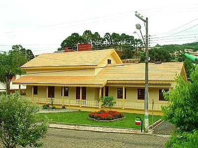 CASA DO COLONIZADOR EM  ARROIO TRINTA POR JULIAR - ARROIO TRINTA - SC