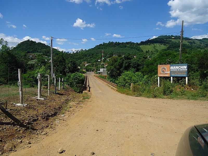 PONTE SOBRE  O RIO IRANI NA DIVISA DE ARVOREDO SC E XAXIN SC POR GRIGOLO  - ARVOREDO - SC