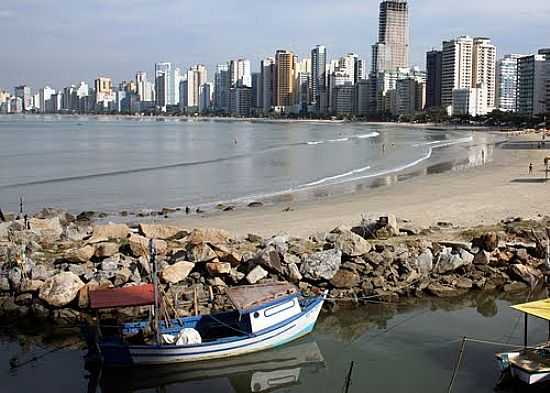 PRAIA EM BALNERIO CAMBORI-SC-FOTO:GERMANO SCHR - BALNERIO CAMBORI - SC