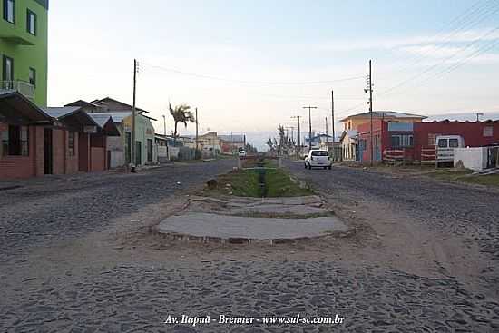 AVENIDA ITAPU EM BALNERIO GAIVOTA-SC-FOTO:BRENNER W. C. - BALNERIO GAIVOTA - SC