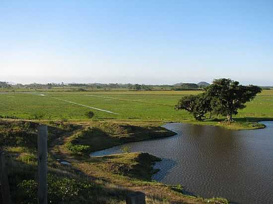 LAGO NO RECANTO DOS CORDEIROS EM BALNERIO GAIVOTA-SC-FOTO:MARINOISOPPO - BALNERIO GAIVOTA - SC