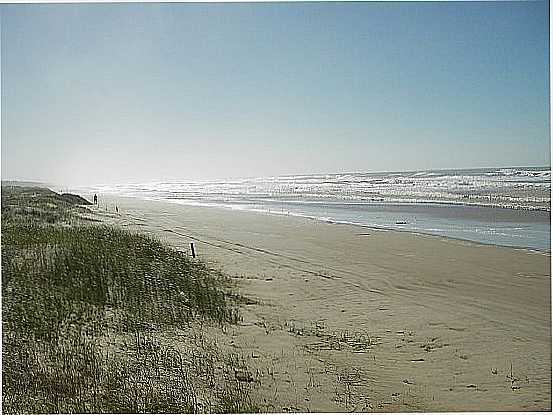 PRAIA EM BALNERIO GAIVOTA-SC-FOTO:ADROALDO - BALNERIO GAIVOTA - SC