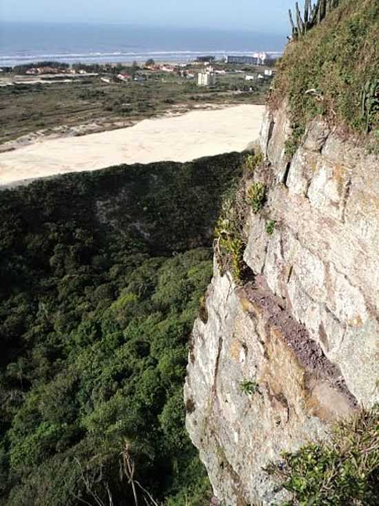 VISTA DO MORRO DE MORRO DOS CONVENTOS-FOTO:ARCHIMEDES - BALNERIO MORRO DOS CONVENTOS - SC