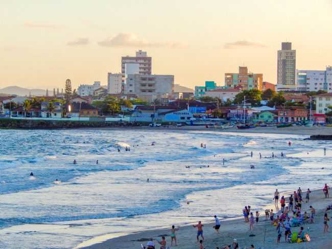 ENTARDECER EM BARRA VELHA, POR LINCOLN RODRIGO - BARRA VELHA - SC