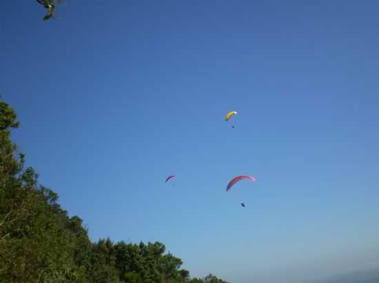 VO LIVRE PARAPENTE EM BATEIAS DE BAIXO, POR ANTONIO WALDMANN - BATEIAS DE BAIXO - SC