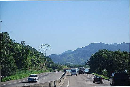 RODOVIA BR 101 EM BIGUAU-FOTO:EBER BECK - BIGUAU - SC