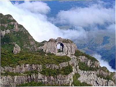 PEDRA FURADA/MORRO DA IGREJA, POR JOS LUIZ DA SILVA - BOM JARDIM DA SERRA - SC