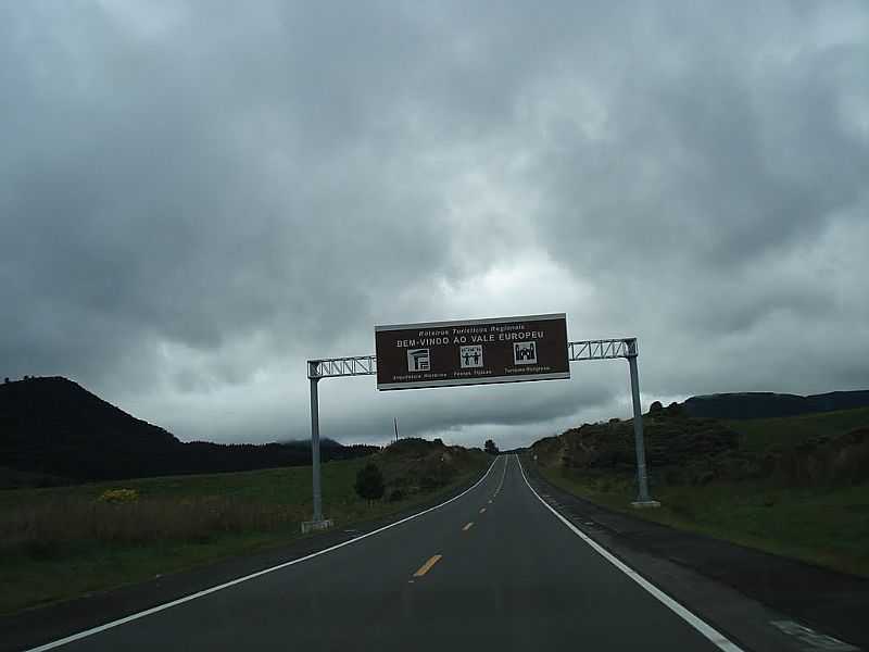 BOM RETIRO-SC-CHEGANDO NA CIDADE PELA RODOVIA BR-282-FOTO:CICERO R MACIEL - BOM RETIRO - SC