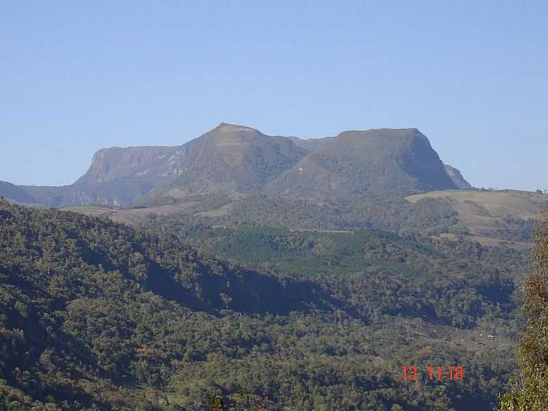 BOM RETIRO-SC-SERRA DO CAMELO E SERRA DOS DORIGON-FOTO:SERGIO LUIZ ZAMPIERI - BOM RETIRO - SC