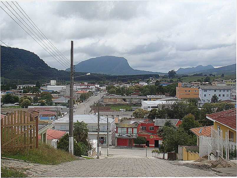 BOM RETIRO-SC-VISTA PARCIAL DA CIDADE COM A SERRA AO FUNDO-FOTO:CLEMENTEGERMANOMULLER. - BOM RETIRO - SC