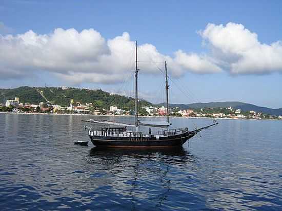 BARCO  VELA EM BOMBINHAS-SC-FOTO:CLEBER LIMA - BOMBINHAS - SC