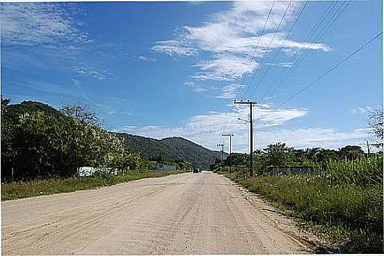 CAMINHO DA PRAIA DE MARISCAL EM BOMBINHAS-SC-FOTO:WAFERRE - BOMBINHAS - SC