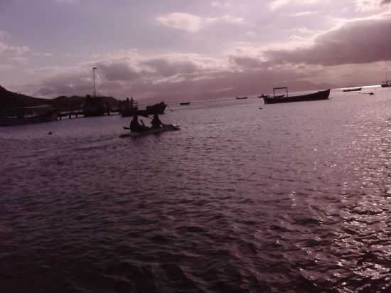 PRAIA CANTO GRANDE, POR TITA - BOMBINHAS - SC