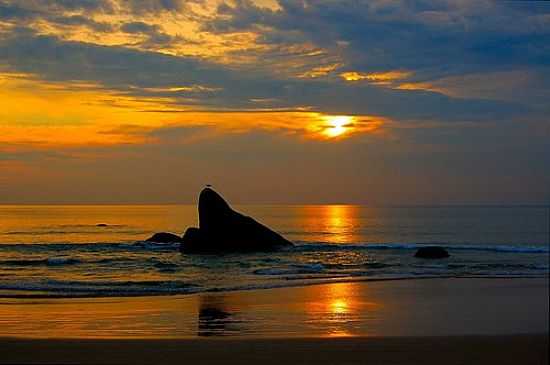 NASCER DO SOL NA PRAIA DE BOMBAS EM BOMBINHAS-SC-FOTO:CARLOS COLONETTI NET - BOMBINHAS - SC