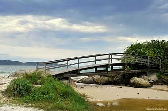 PONTE DO CANAL NA PRAIA DE BOMBINHAS-SC-FOTO:GERMANO SCHR - BOMBINHAS - SC