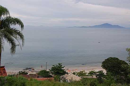 PRAIA DE ZIMBROS EM BOMBINHAS-SC-FOTO:WAFERRE - BOMBINHAS - SC