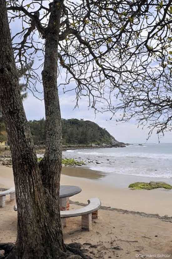 PRAIA DO RETIRO DOS PADRES EM BOMBINHAS-SC-FOTO:GERMANO SCHR - BOMBINHAS - SC